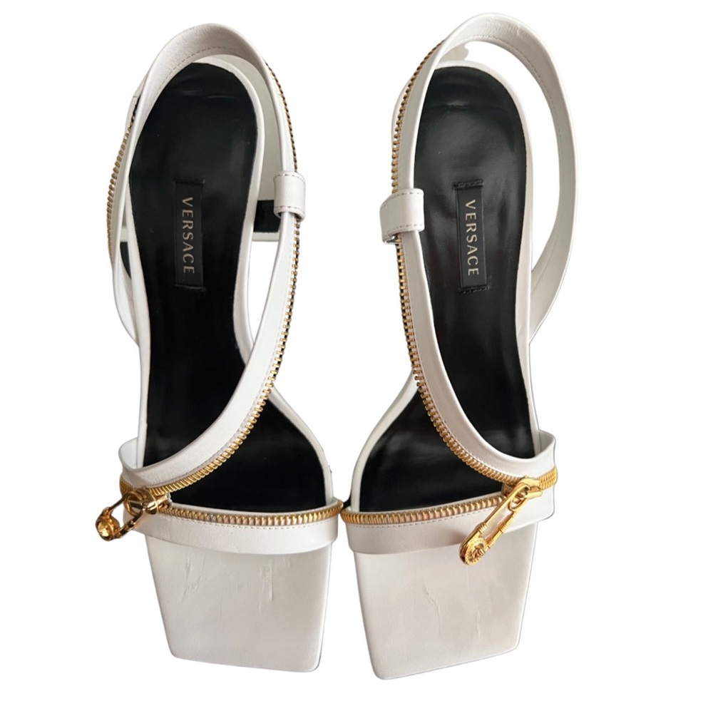 BRAND•VERSACE|SIZE•38|COLOR•WHITE•GOLD|